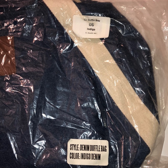 NWT- LuLaRoe Indigo denim large duffel bag - Picture 3 of 7